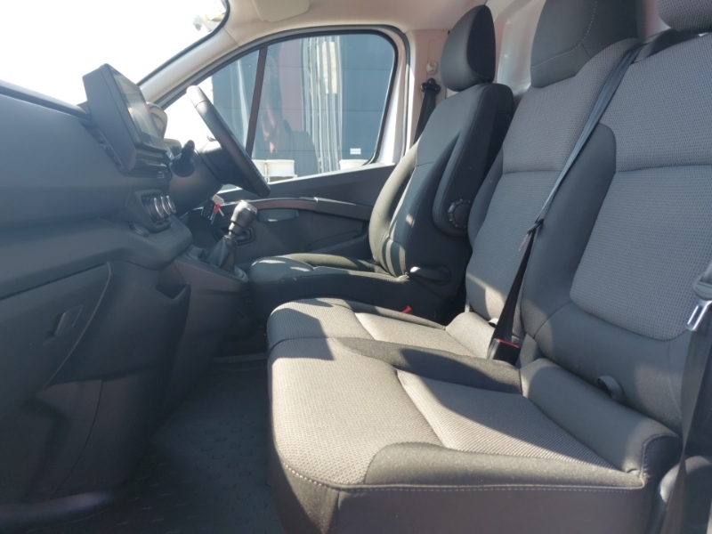 Renault Trafic Ll30 Blue Dci 130 Advance Van White #4