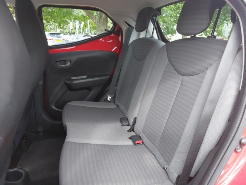 Toyota Aygo 1.0 Vvt-i X-play SL20TXP Red #6