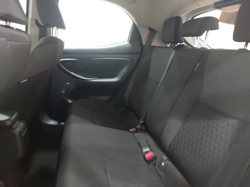 Toyota Yaris 1.5 Hybrid Icon Cvt DU23EKB White #6