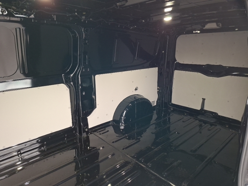 Volkswagen E-Transporter 100Kw 65Kwh Commerce Pro Van 5 Plus Black #6