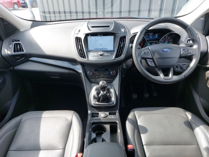 Ford Kuga 1.5 Ecoboost Titanium X 2Wd Red #3