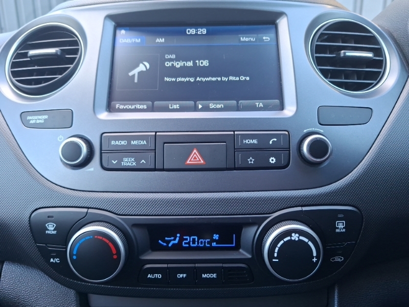 Hyundai I10 1.0 Play Hatchback Euro 6 67 Ps White #16