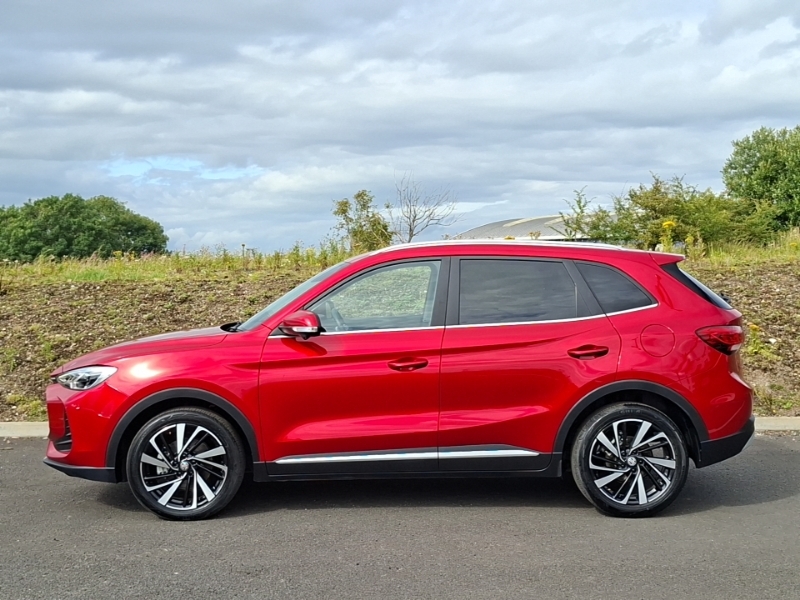 MG ZS 1.5 Hybrid Trophy Red #4