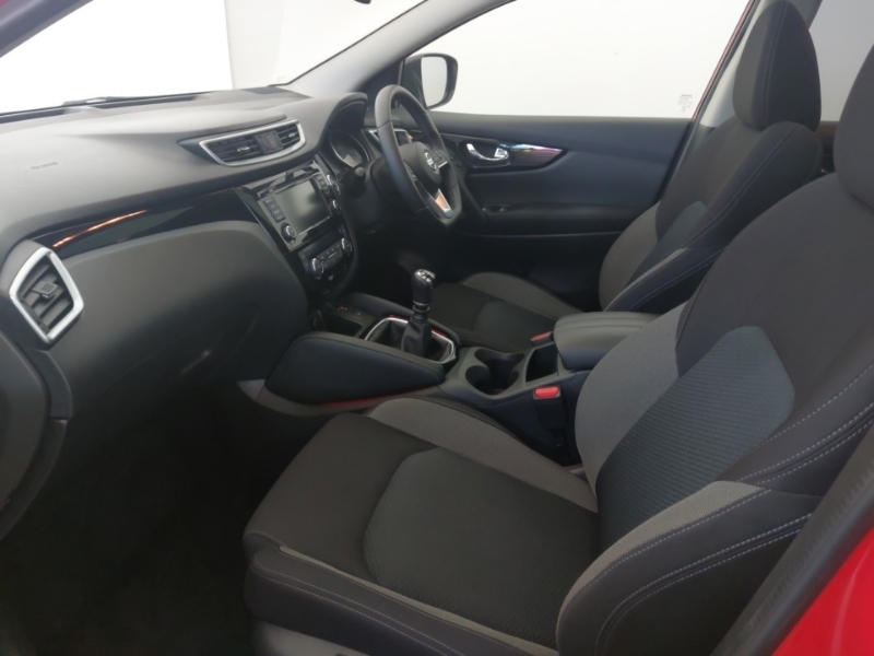 Nissan Qashqai 1.3 Dig-t N-connecta Glass Roof Pack Red #5