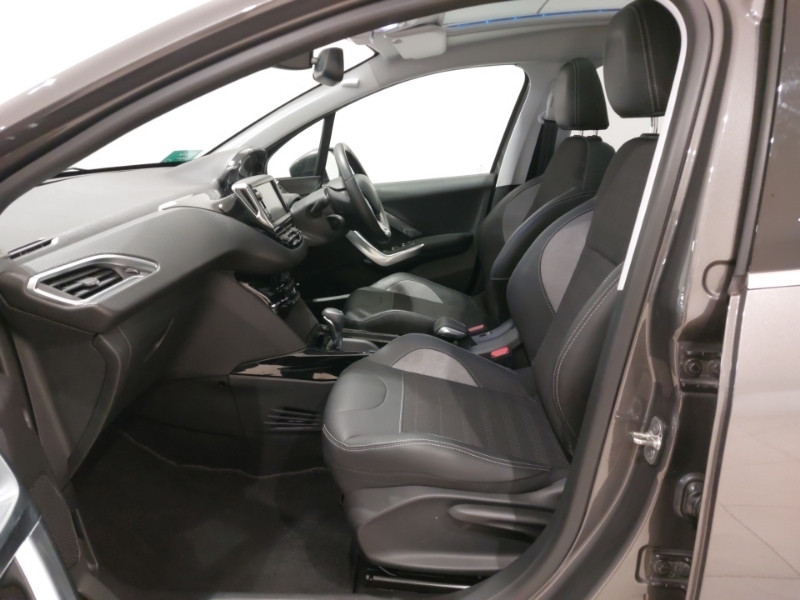 Peugeot 2008 1.2 Puretech 110 Allure Premium Eat6 Grey #5