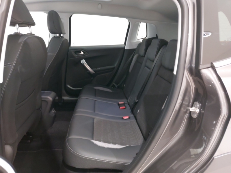 Peugeot 2008 1.2 Puretech 110 Allure Premium Eat6 Grey #6