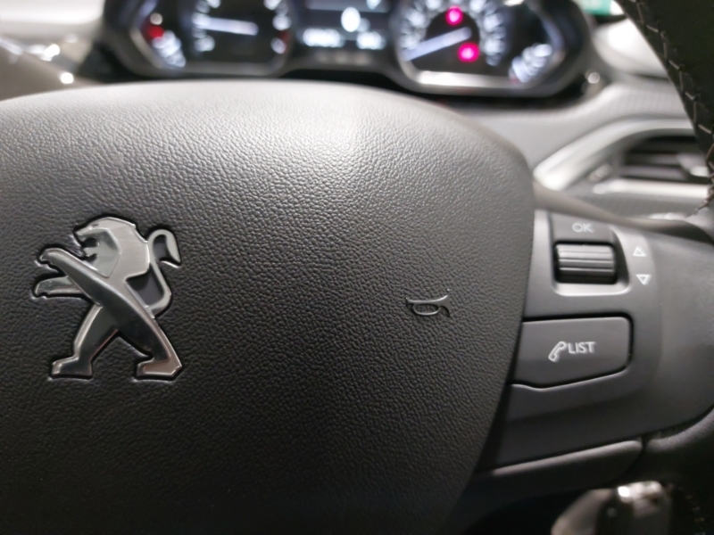 Peugeot 2008 1.2 Puretech Allure Premium Suv Grey #13