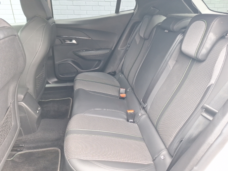 Peugeot 2008 1.2 Puretech 130 Gt White #6