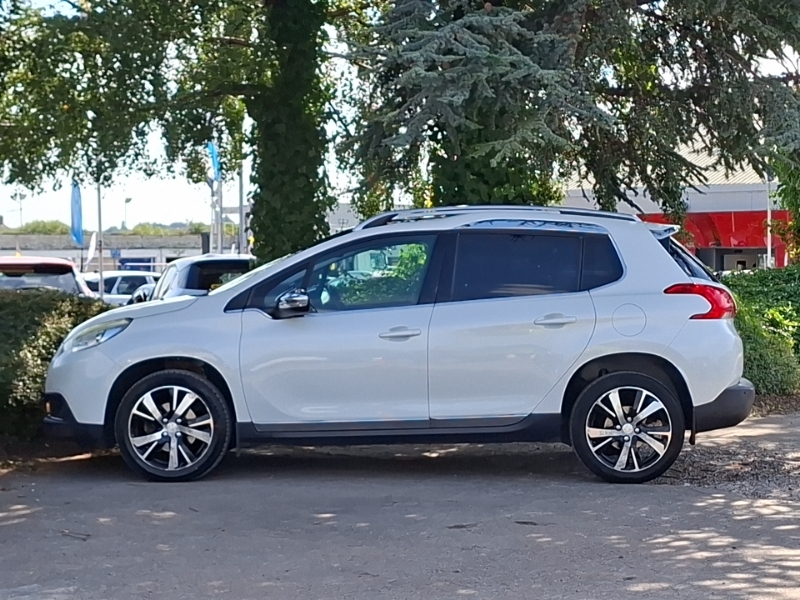 Peugeot 2008 1.6 E-hdi Feline Mistral White #4