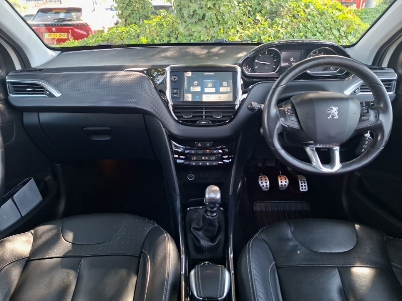 Peugeot 2008 1.6 E-hdi Feline Mistral White #3