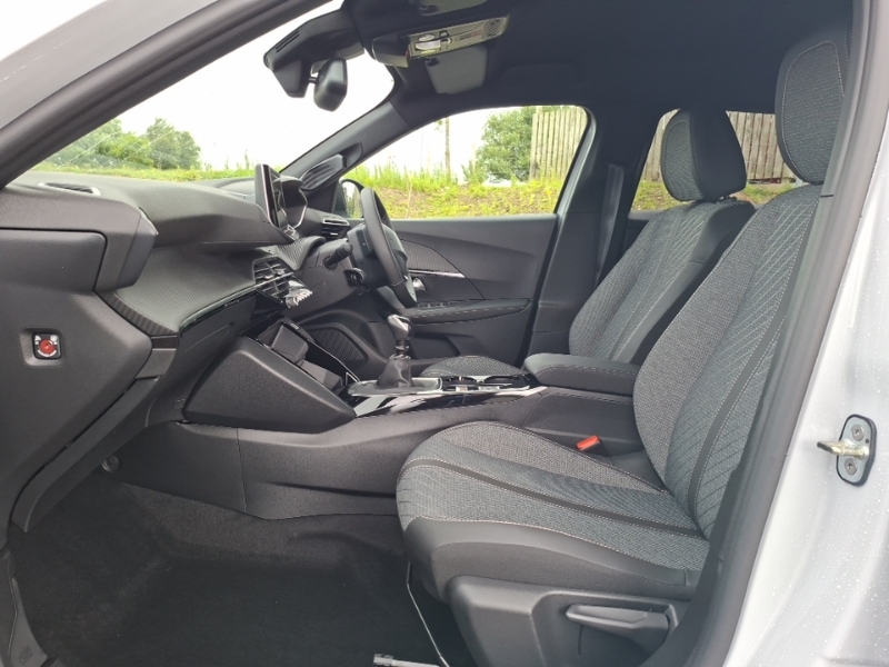 Peugeot 2008 1.2 Puretech Allure White #5