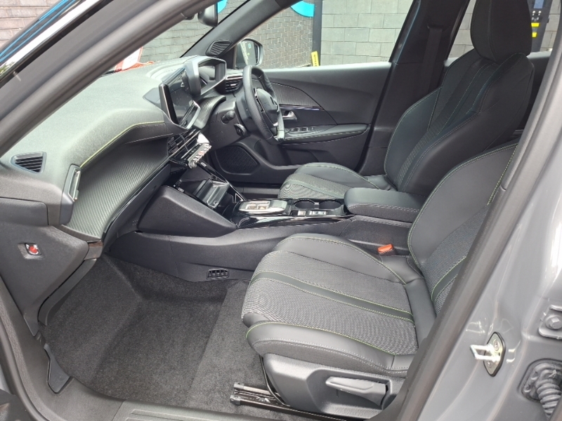 Peugeot e-2008 115Kw Gt 54Kwh Grey #5