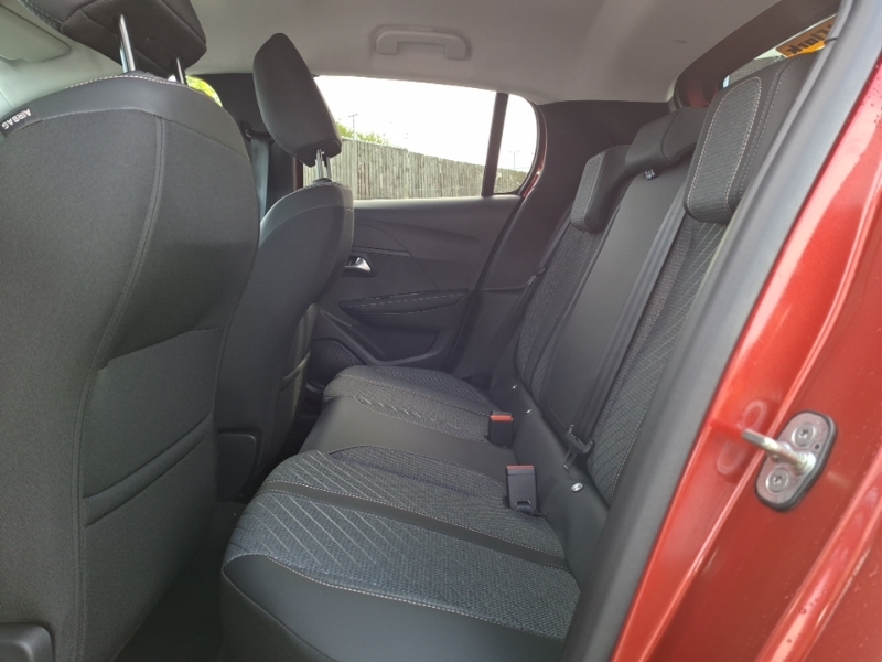 Peugeot 208 1.2 Puretech 100 Allure Red #6