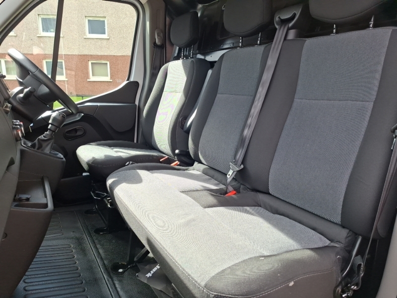 Renault Master Mm35 Blue Dci 135 Start Medium Roof Van White #5