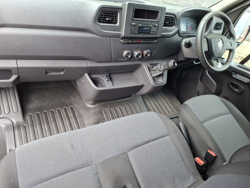 Renault Master Mm35 Blue Dci 135 Start Medium Roof Van White #3