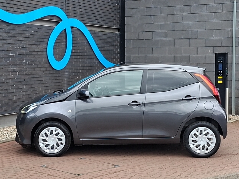 Toyota Aygo 1.0 Vvt-i X-play Tss X-shift Grey #4