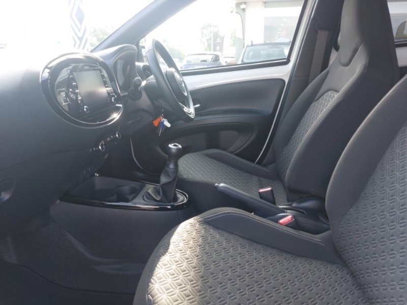 Toyota Aygo X 1.0 Vvt-i Edge White #5