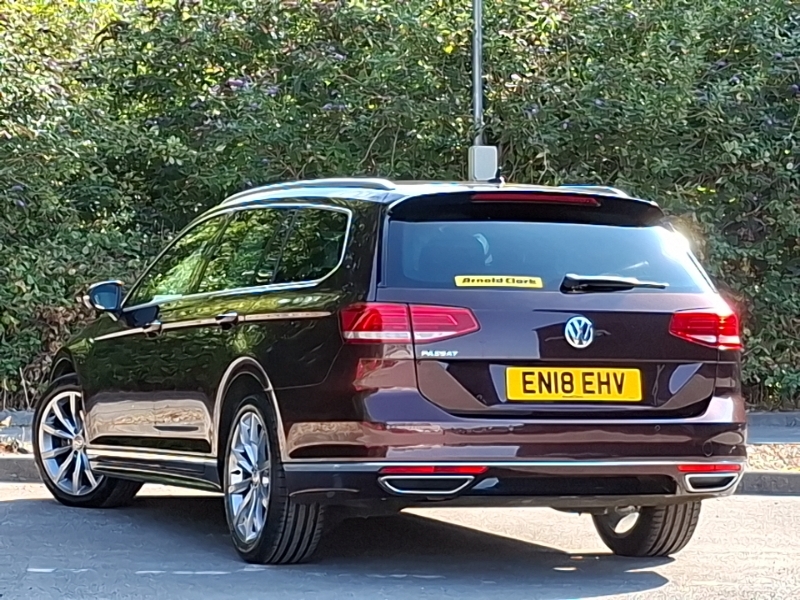 Volkswagen Passat 2.0 Tdi R-line Panoramic Roof Red #2
