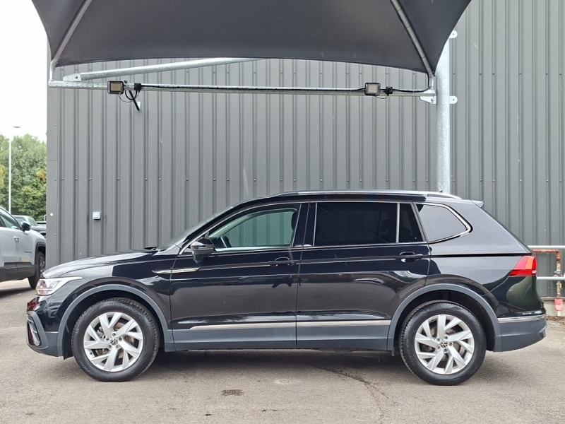 Volkswagen Tiguan Allspace 1.5 Tsi Life Dsg Black #4