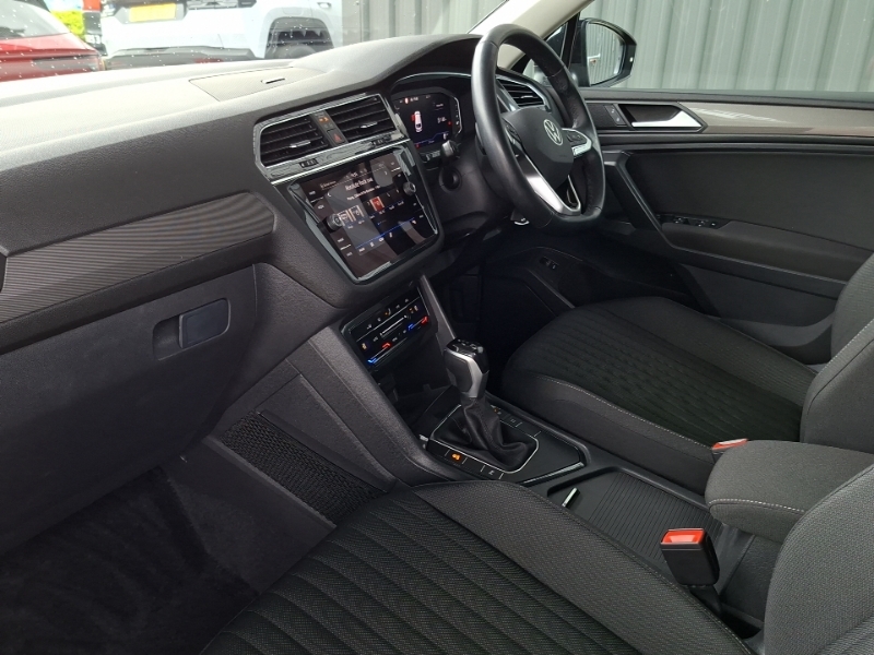 Volkswagen Tiguan Allspace 1.5 Tsi Life Dsg Black #5