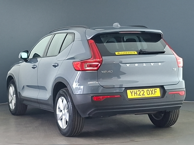 Volvo XC40 1.5 T3 163 Momentum Geartronic White #2