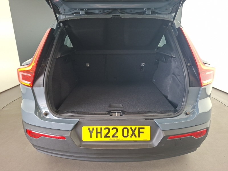Volvo XC40 1.5 T3 163 Momentum Geartronic White #4