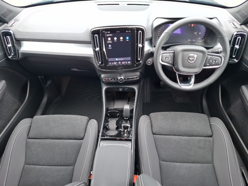 Volvo XC40 2.0 B3p Plus Black Edition Blue #3