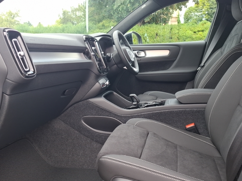 Volvo XC40 2.0 B3p Plus Black Edition Blue #5