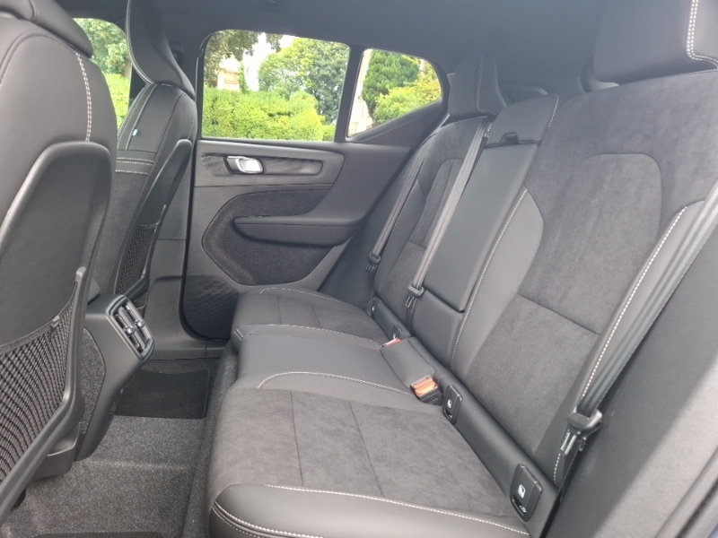 Volvo XC40 2.0 B3p Plus Black Edition Blue #6