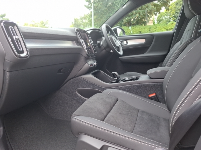 Volvo XC40 2.0 B4p Plus Black Edition Black #5