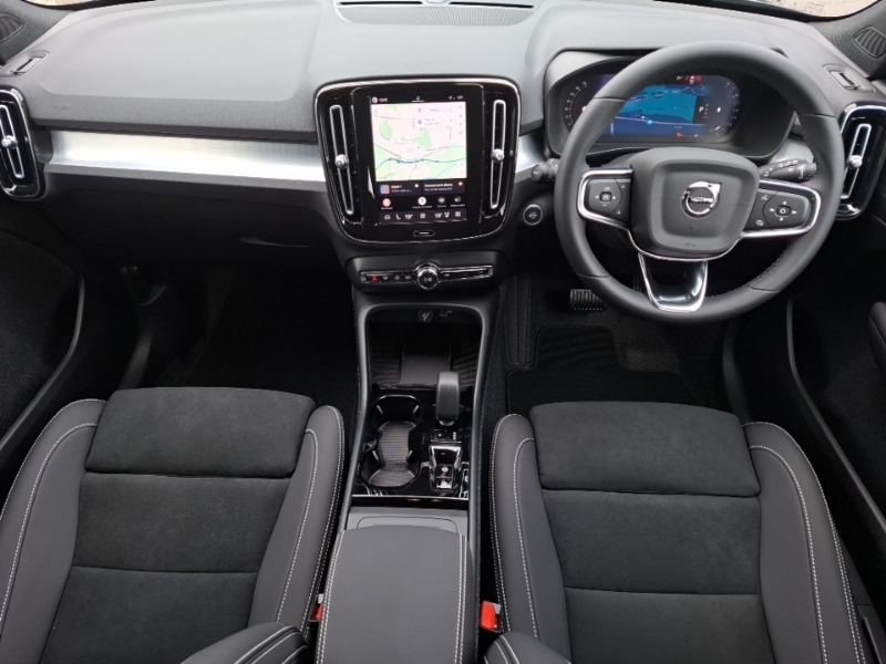 Volvo XC40 2.0 B4p Plus Black Edition Black #2