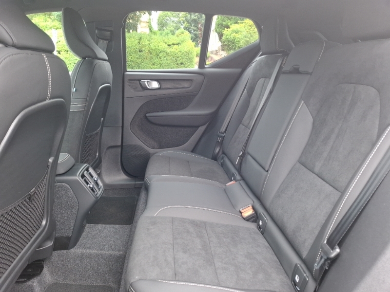 Volvo XC40 2.0 B4p Plus Black Edition Black #6
