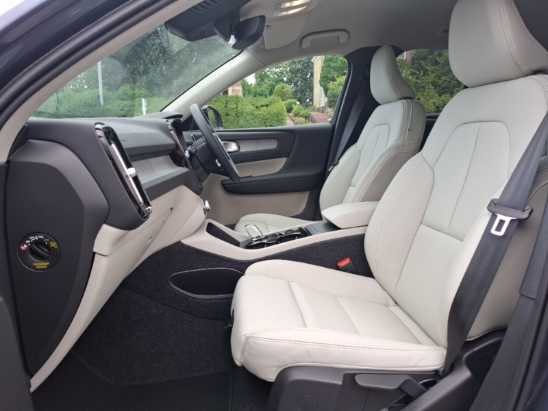 Volvo XC40 2.0 B4p Plus Pro Dark SB26NPU Blue #5
