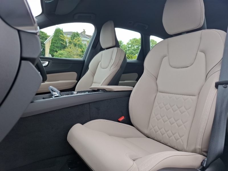 Volvo XC60 2.0 B5p Plus Dark Awd Geartronic Grey #4