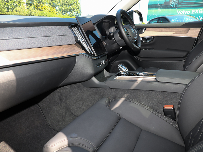 Volvo XC90 2.0 B5p Plus Dark Awd Geartronic Black #4