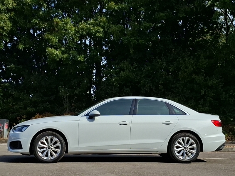 Audi A4 35 Tdi Technik S Tronic White #4
