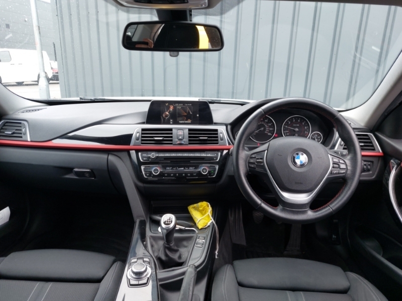 BMW 3 Series 318I Sport White #3
