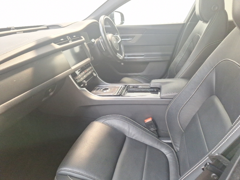 Jaguar XF 3.0 V6 Supercharged S Black #5