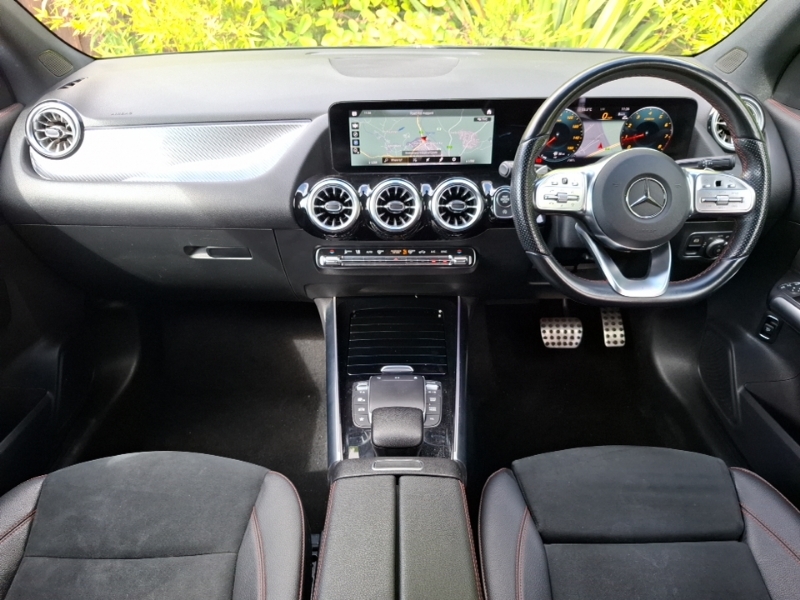 Mercedes-Benz GLA Class Gla 200 Amg Line Premium Black #3