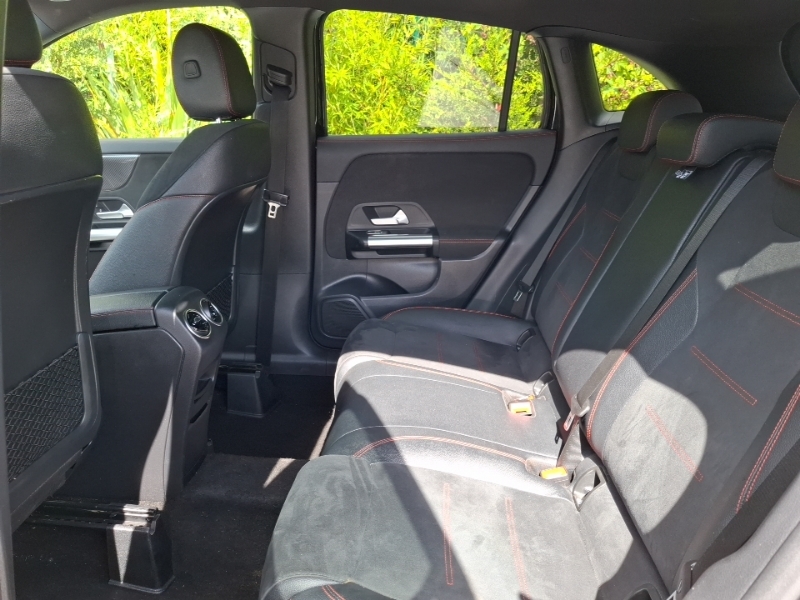 Mercedes-Benz GLA Class Gla 200 Amg Line Premium Black #6