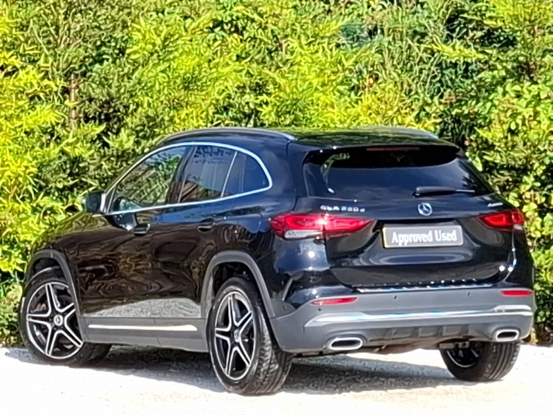 Mercedes-Benz GLA Class Gla 220D 4Matic Amg Line Executive Black #2