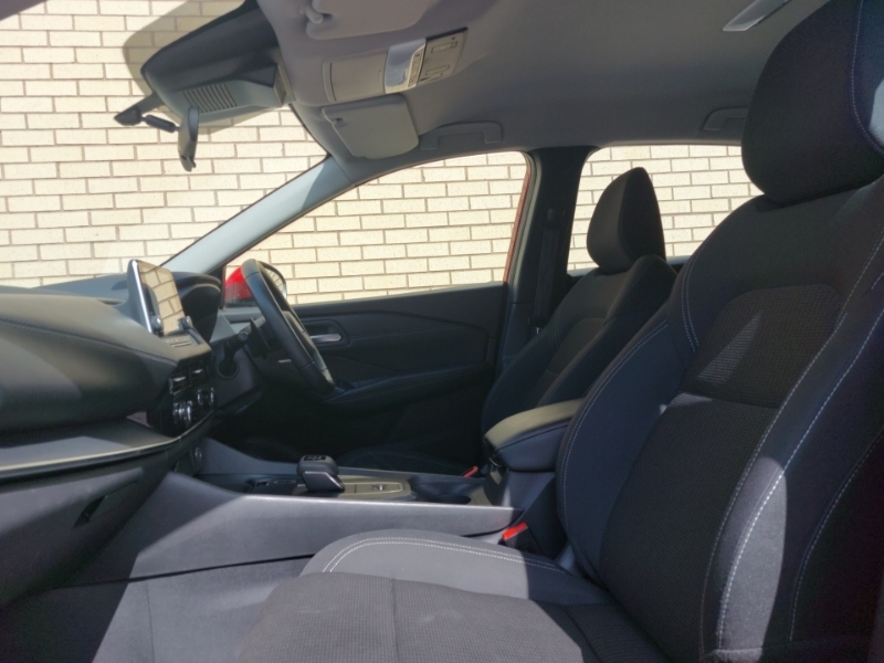 Nissan Qashqai 1.3 Dig-t Mh 158 Acenta Premium Xtronic Red #5
