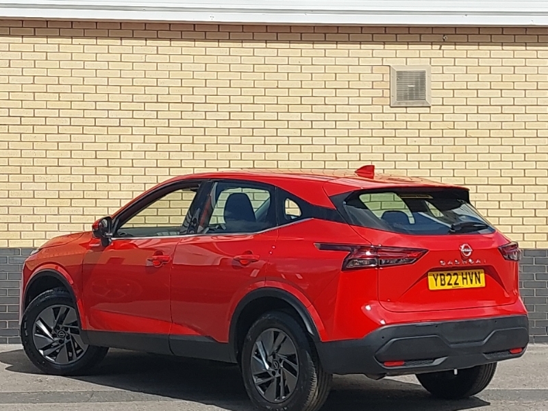 Nissan Qashqai 1.3 Dig-t Mh 158 Acenta Premium Xtronic Red #2