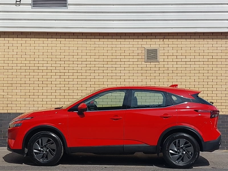 Nissan Qashqai 1.3 Dig-t Mh 158 Acenta Premium Xtronic Red #4