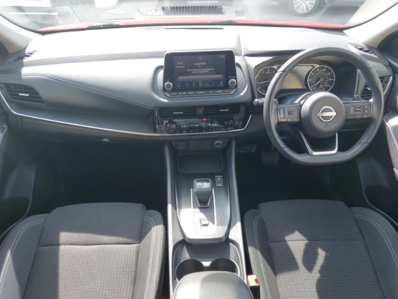 Nissan Qashqai 1.3 Dig-t Mh 158 Acenta Premium Xtronic Red #3