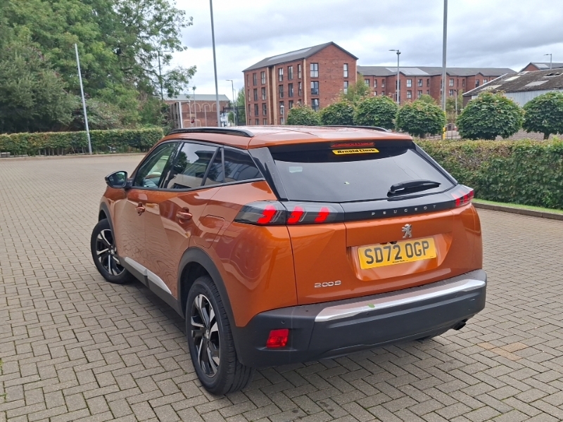 Peugeot 2008 1.2 Puretech Allure Premium Orange #2