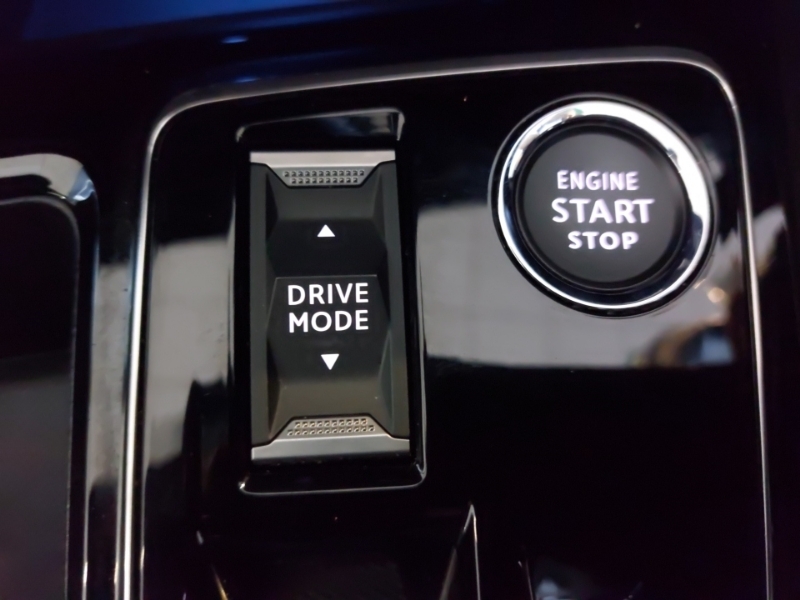 Peugeot 3008 1.2 Puretech Allure Premium Eat8 2023 Black #16