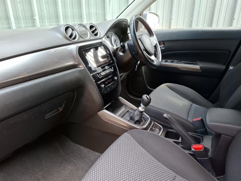 Suzuki Vitara 1.4 Boosterjet 48V Hybrid Sz-t Yellow #4