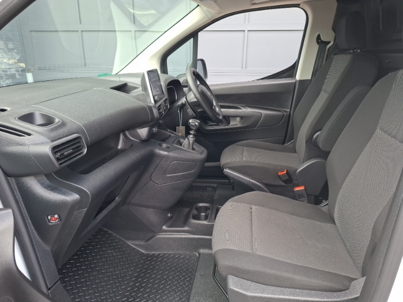 Toyota Proace City 1.5D 100 Active Van 6 Speed White #5