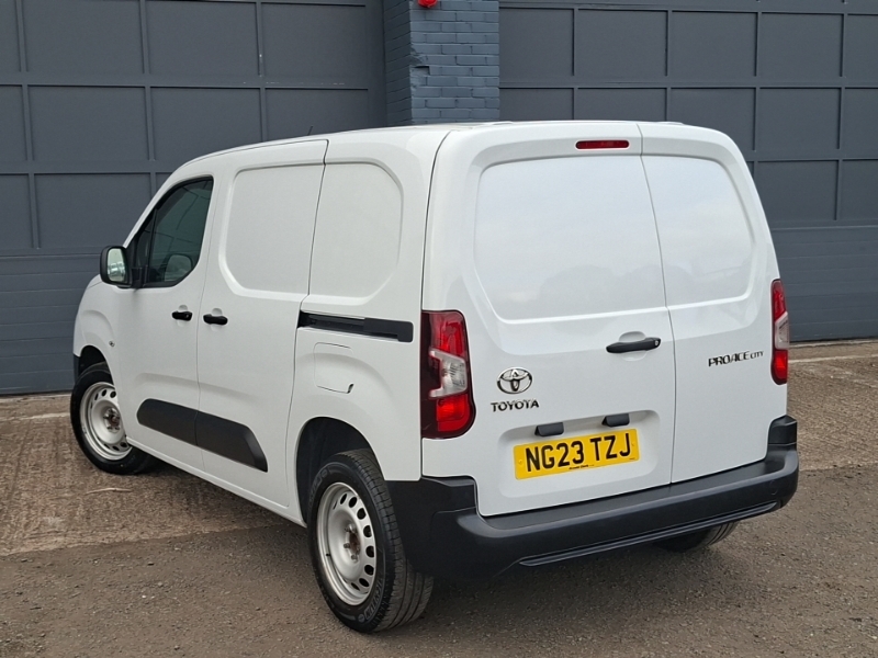 Toyota Proace City 1.5D 100 Active Van 6 Speed White #2